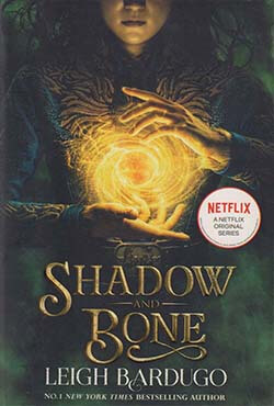 Shadow and Bone: A Netflix Original Series  (পেপারব্যাক)